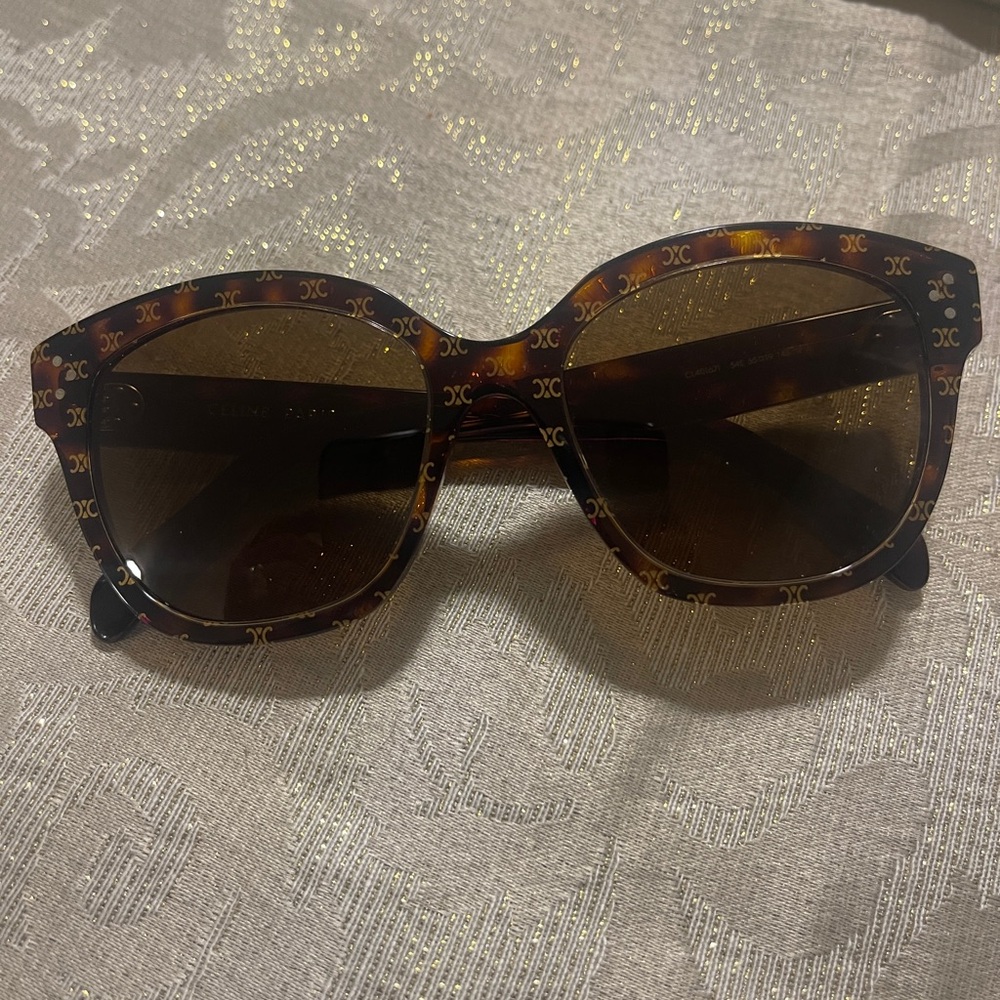 Celine Sunglasses CL401671 is the model number